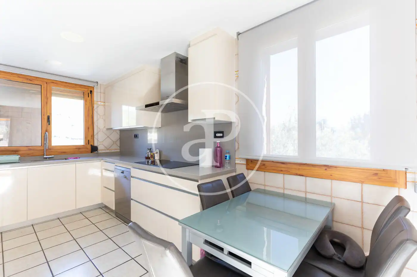 Cuina de Casa o xalet en venda en Castellar del Vallès amb Aire condicionat, Calefacció i Jardí privat