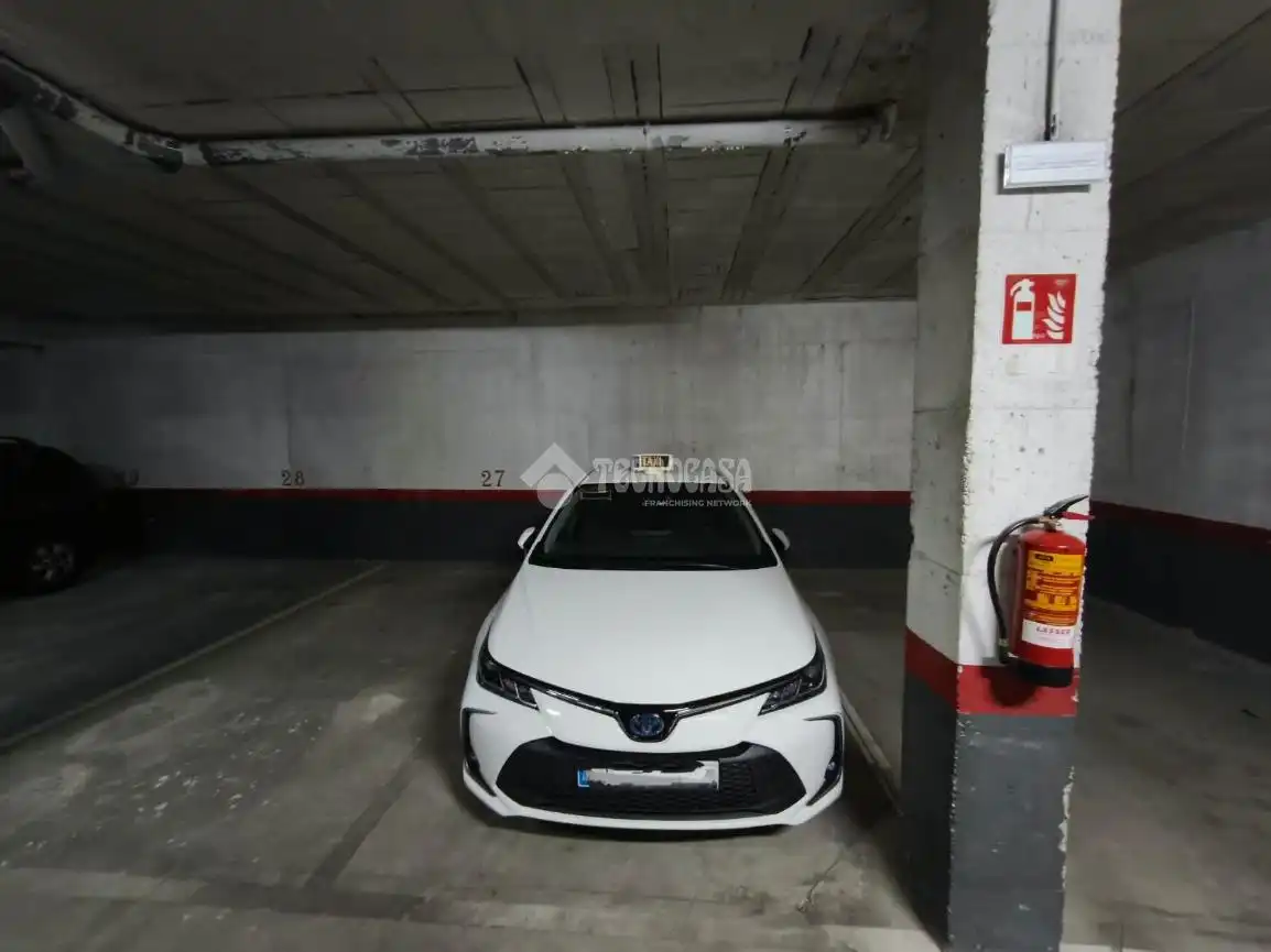 Parking de Piso en venta en Madrid con Calefacción y Terraza