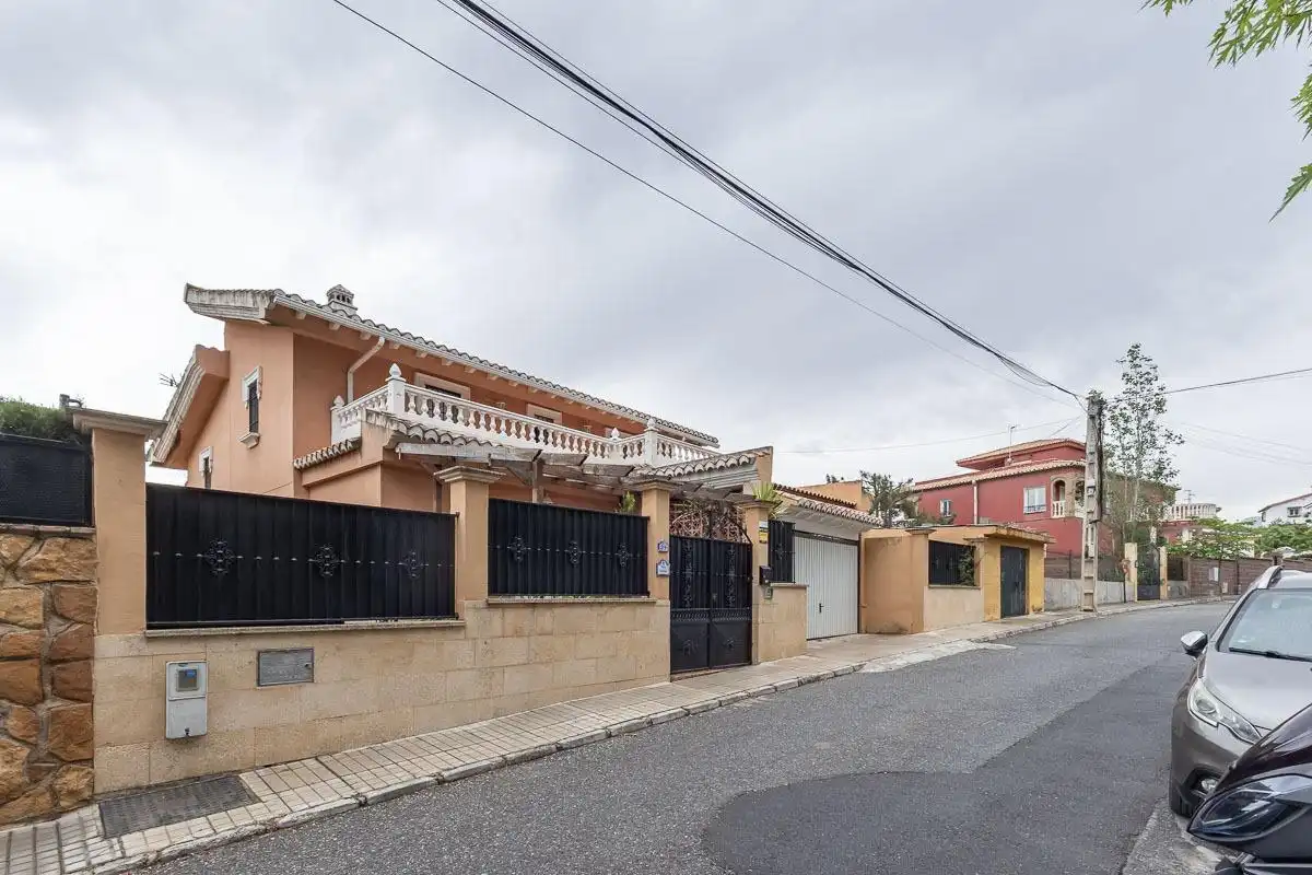 Chalet con terraza en venta en Calle del Sauce 19, imagen 5