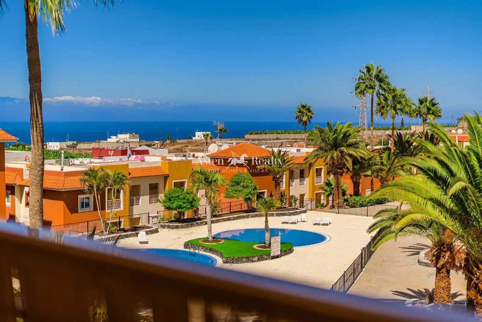 Exterior view of Attic for sale in Adeje  with Terrace, Swimming Pool and Furnished