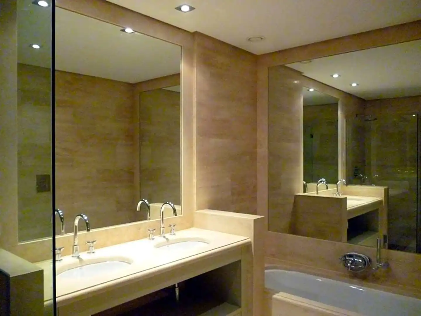 Baño de Planta baja de alquiler en Madrid con Aire acondicionado, Calefacción y Jardín privado