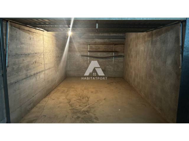 Garaje en Alquiler en Ausiàs March en El Port