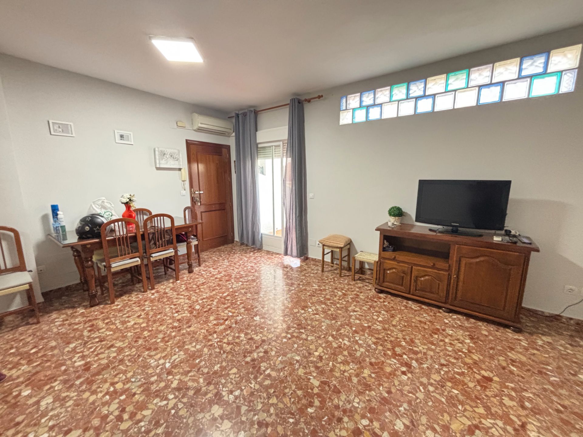 Sala d'estar de Pis en venda en Andújar amb Aire condicionat, Terrassa i Moblat