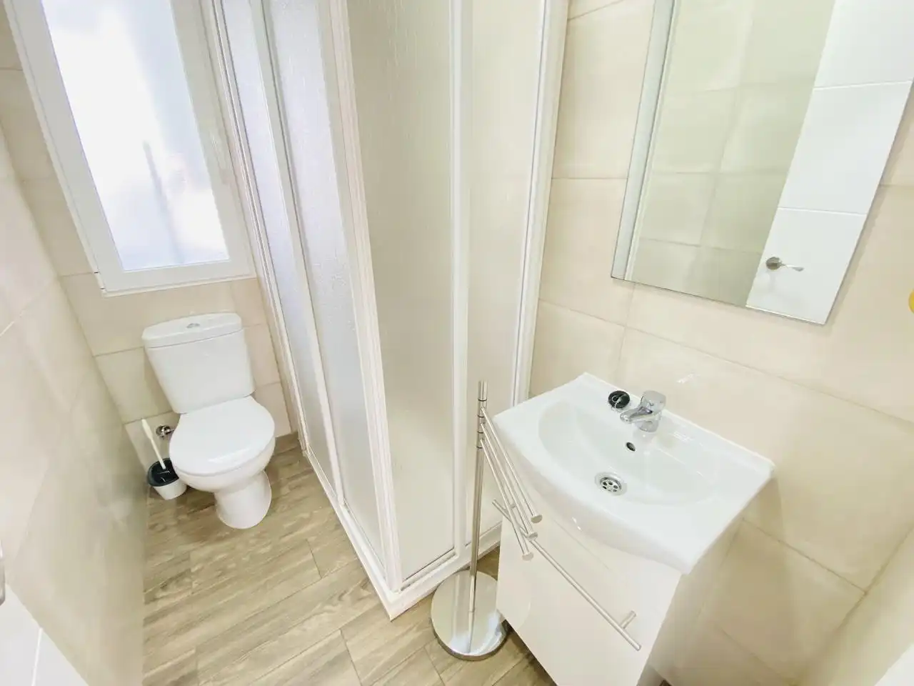 Bathroom of Flat for rent in Granada  with Air Conditioner, Furnished and Balcony