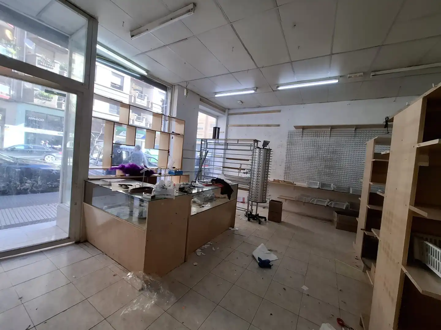Local comercial de lloguer a Avenida Gonzalo de Berceo 21, imagen 5