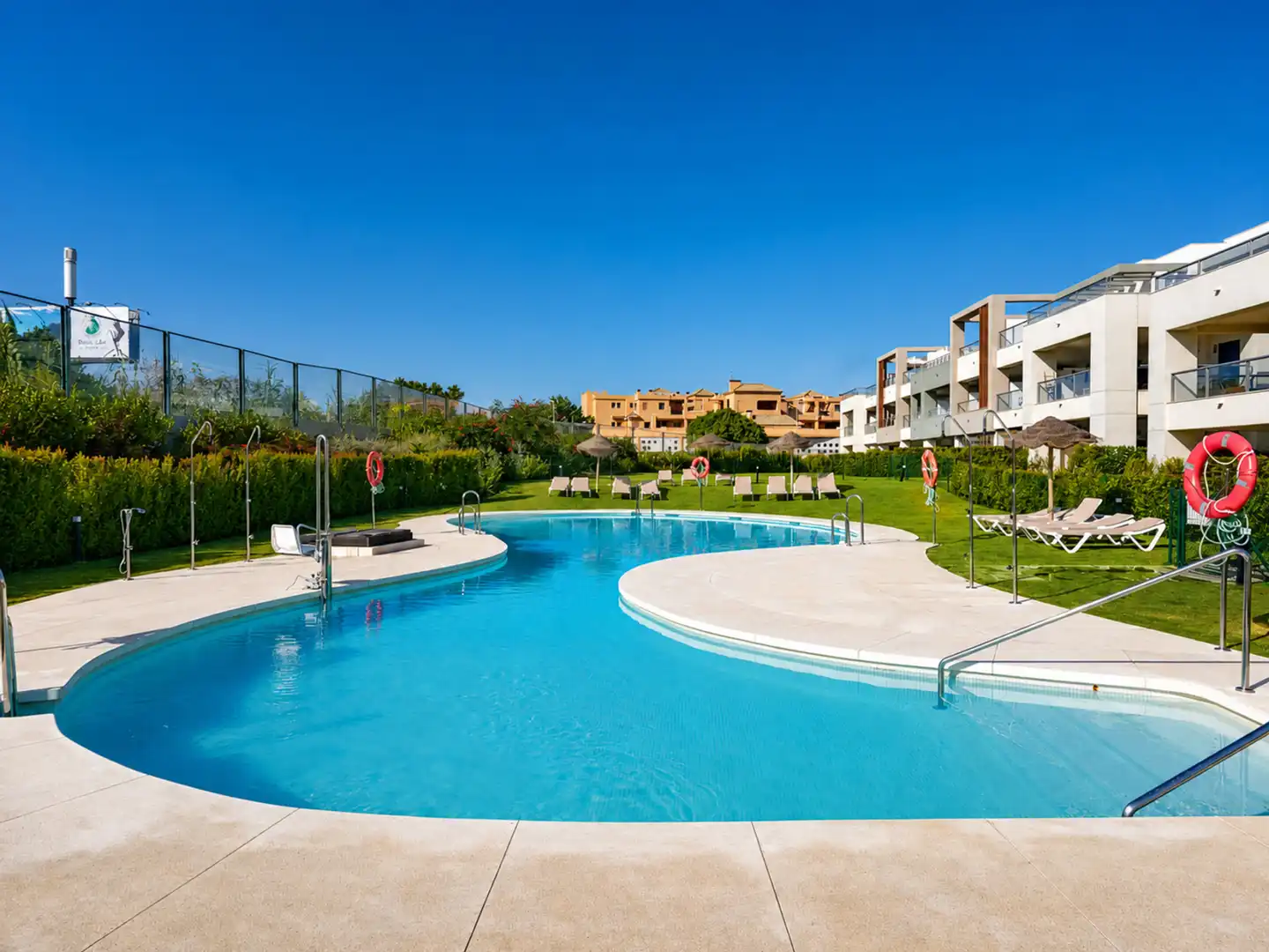 Piscina de Planta baja en venta en Casares con Aire acondicionado, Jardín privado y Terraza