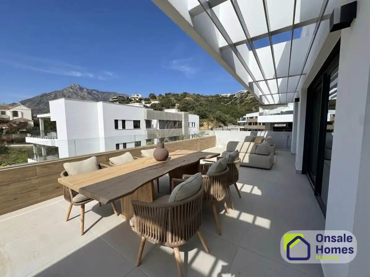 Piso con terraza en venta en Urbanizacion los Altos de los Monteros
