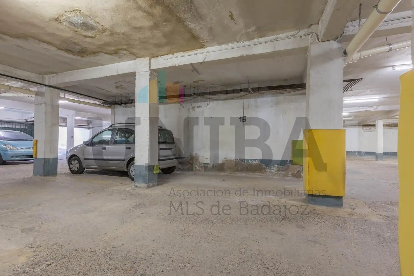 Parkplatz von Wohnung zum Verkauf in Badajoz mit Klimaanlage, Privatgarten und Terrasse