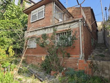 Maison jumelée avec balcon à vendre à Horta - Guinardó