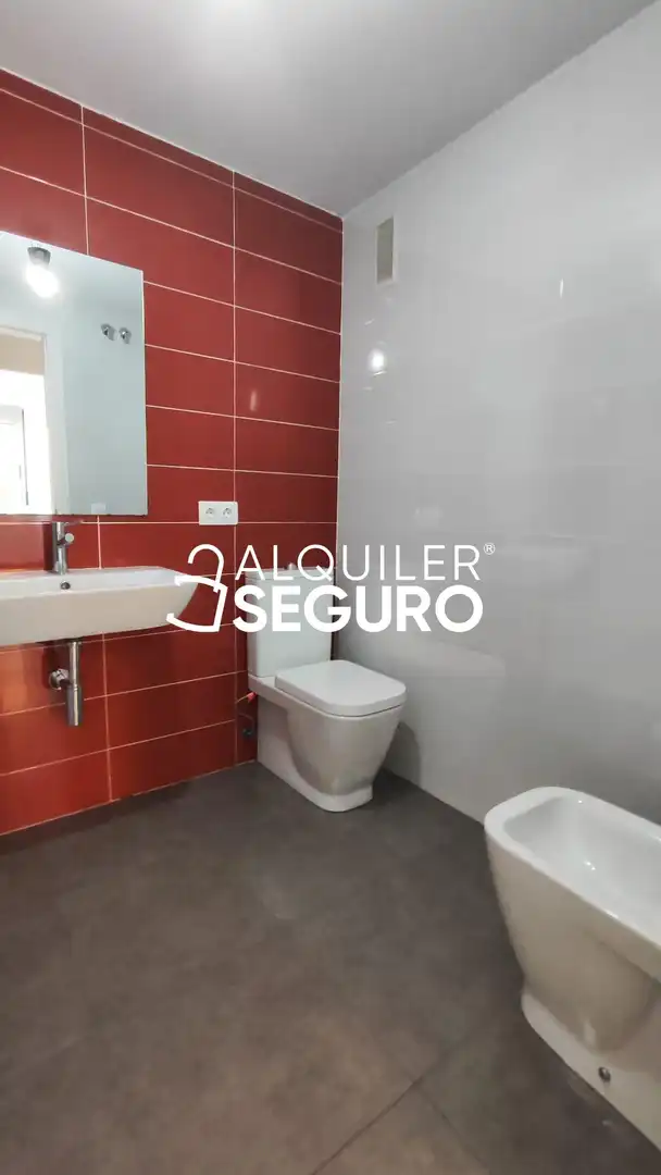 Bathroom of Flat for rent in Torrent  with Air Conditioner and Storage room