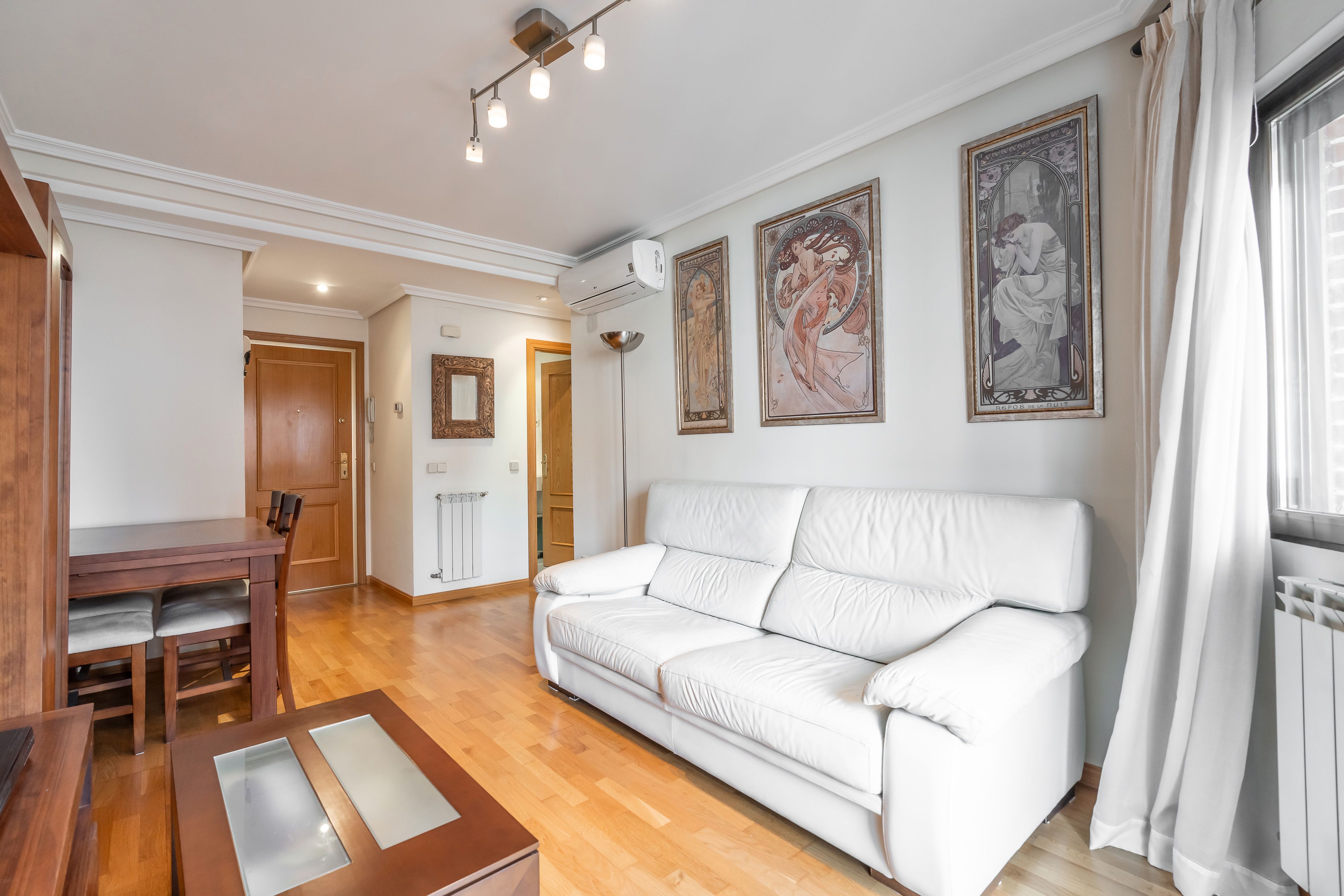 Living room of Flat for sale in  Madrid Capital  with Heating, Terrace and Storage room