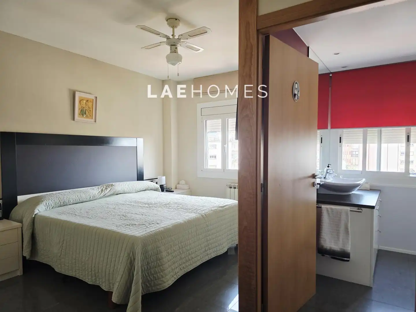 Schlafzimmer von Dachboden zum Verkauf in Barcelona mit Klimaanlage, Heizung und Parkett