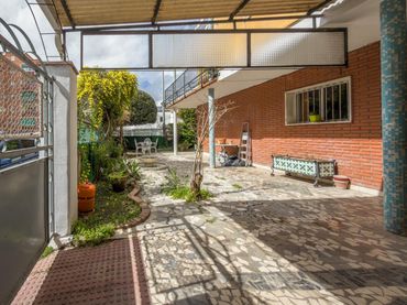 Maison jumelée avec balcon à vendre à Calle ANDRES SEGOVIA 33
