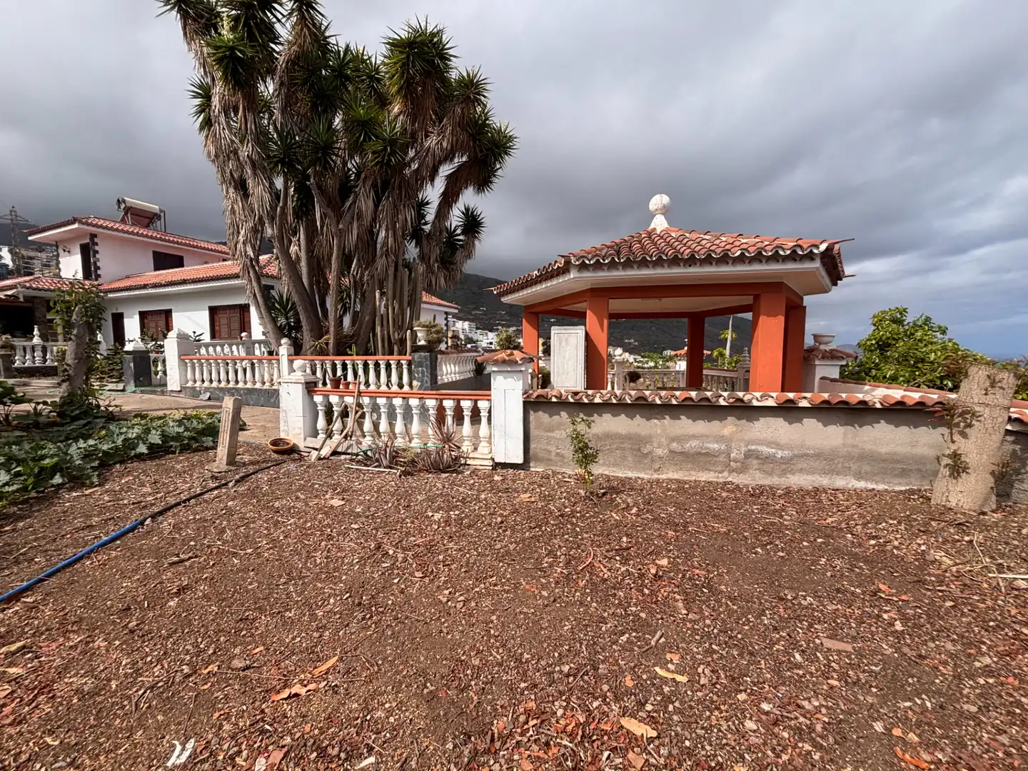 Vista exterior de Casa o xalet en venda en Icod de los Vinos amb Jardí privat, Terrassa i Traster