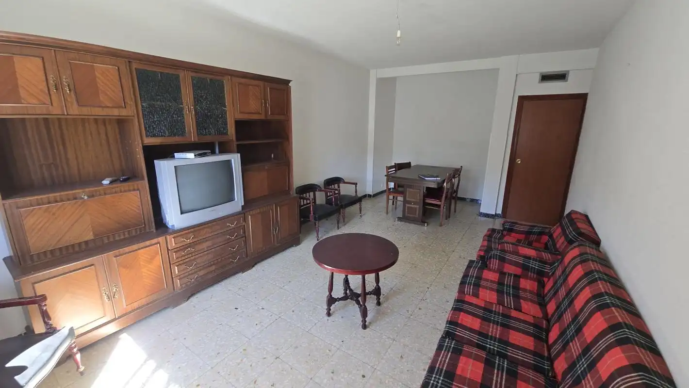Sala de estar de Piso en venta en Navaluenga con Calefacción, Terraza y Balcón
