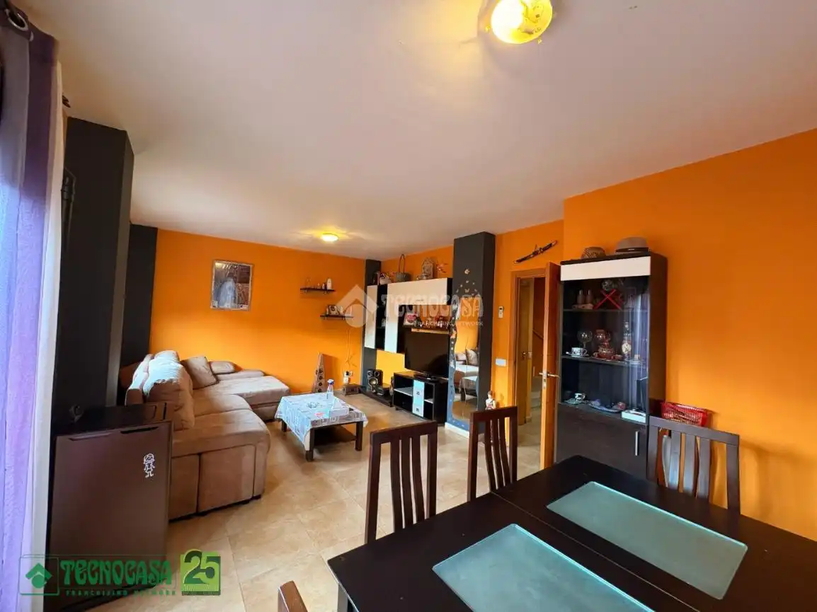 Sala d'estar de Casa adosada en venda en Villatobas amb Aire condicionat i Calefacció