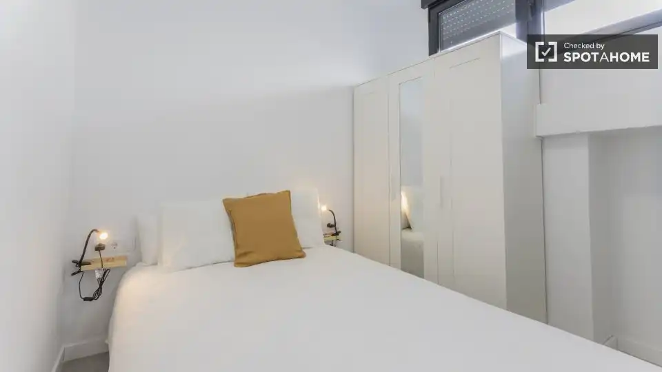 Bedroom of Flat for rent in Valencia  with Air Conditioner, Heating and Furnished