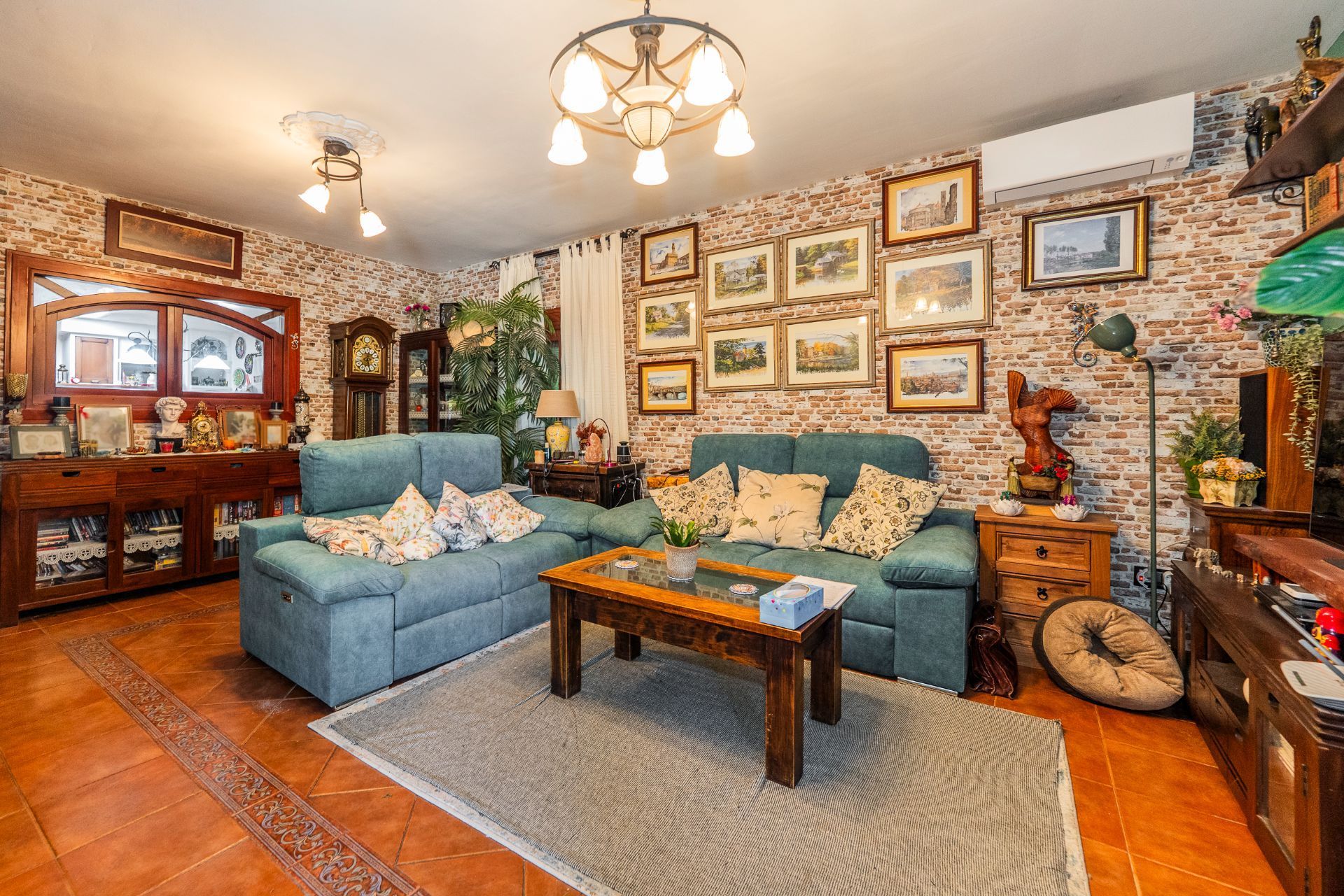 Sala d'estar de Casa o xalet en venda en Villalbilla amb Aire condicionat, Jardí privat i Terrassa