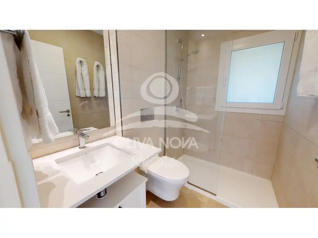 Bany de Apartament en venda en Oliva amb Aire condicionat, Jardí privat i Piscina