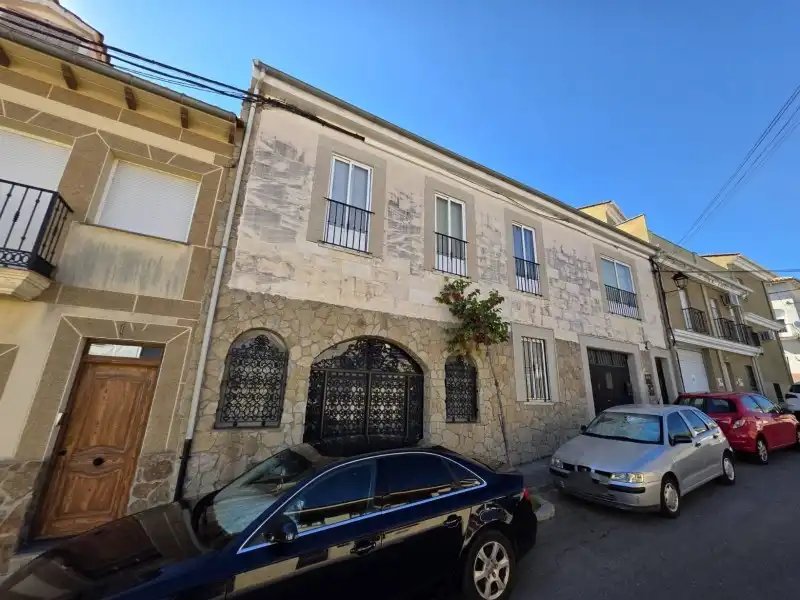 Vista exterior de Casa o xalet en venda en Malpartida de Plasencia amb Aire condicionat, Calefacció i Jardí privat
