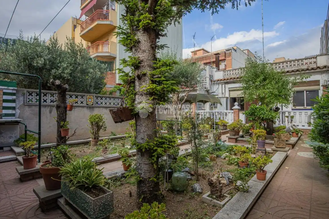 Garten von Einfamilien-Reihenhaus zum Verkauf in Montcada i Reixac mit Heizung, Terrasse und Balkon