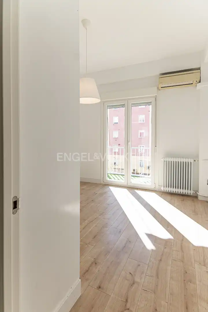 Balcony of Flat for rent in  Madrid Capital  with Air Conditioner, Heating and Balcony