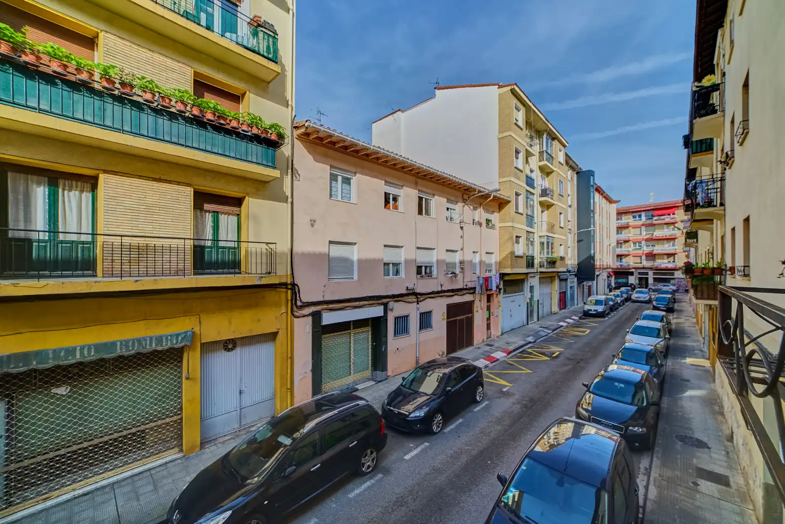 Vista exterior de Piso en venta en Burlada / Burlata con Calefacción, Parquet y Balcón