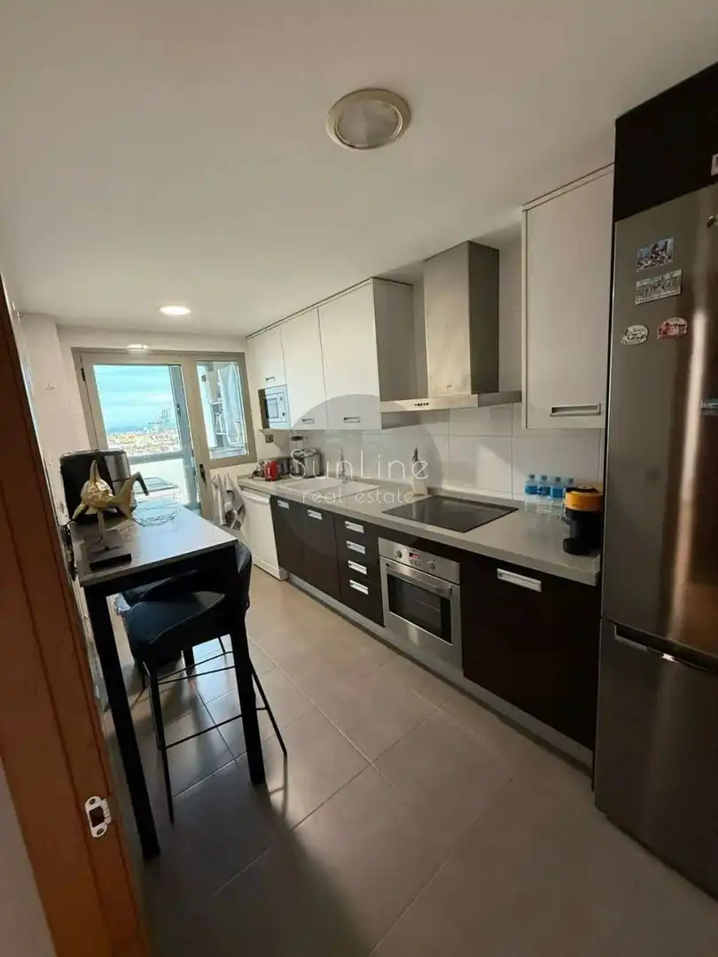 Küche von Wohnung zur Miete in Quatre Carreres