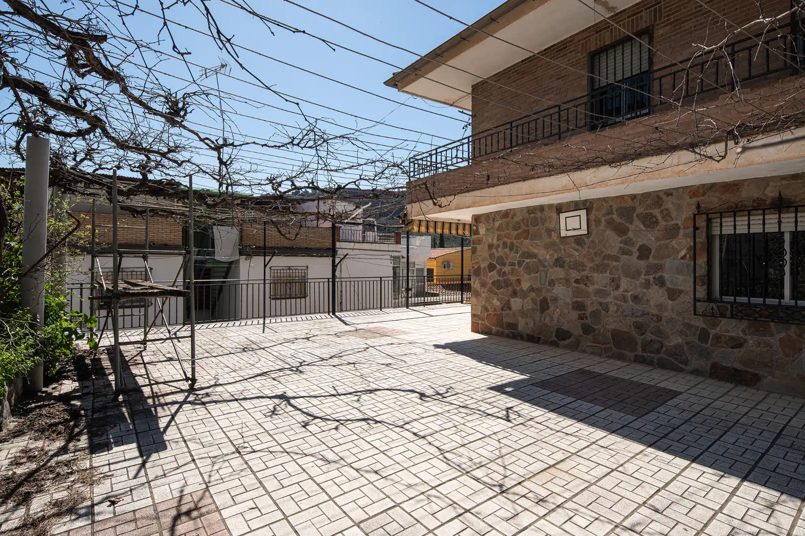 Terrasse von Einfamilien-Reihenhaus zum Verkauf in Granada mit Klimaanlage, Privatgarten und Terrasse