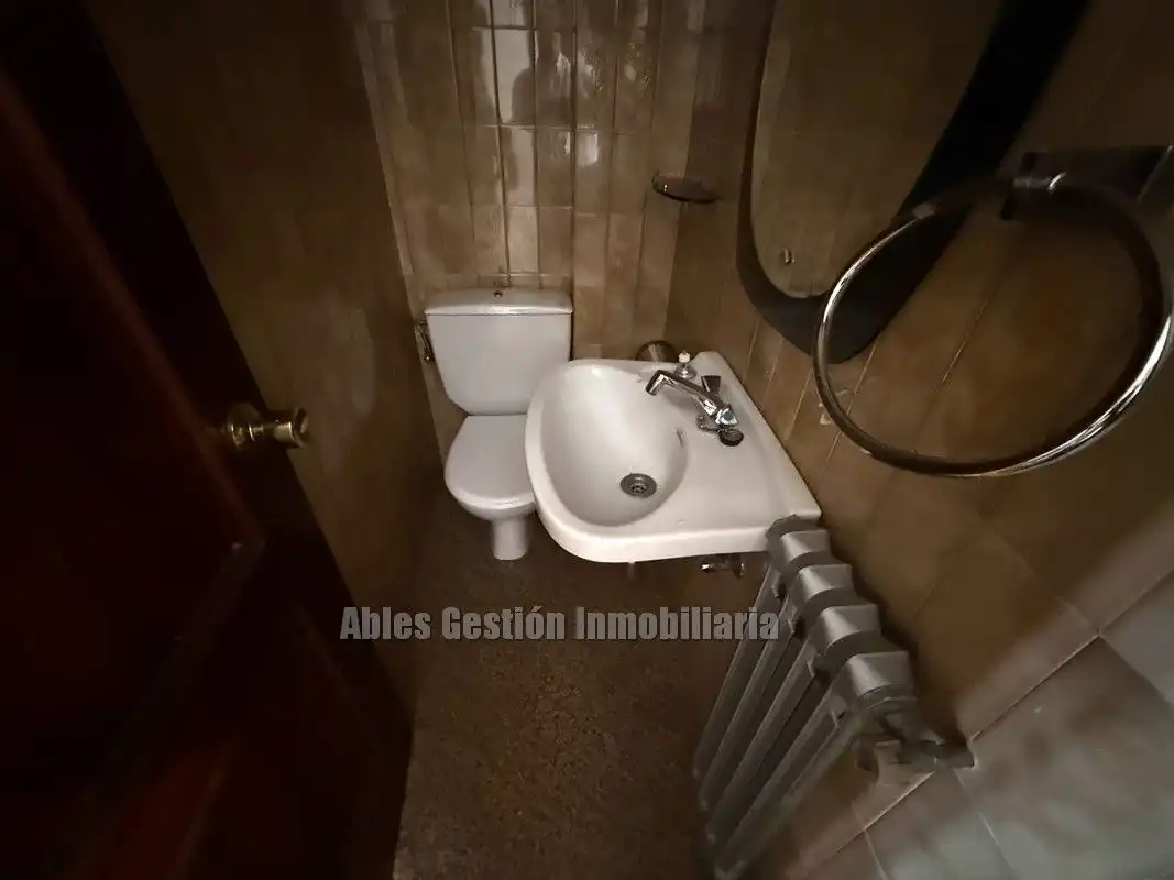 Badezimmer von Wohnung zur Miete in Oviedo  mit Heizung, Parkett und Abstellraum
