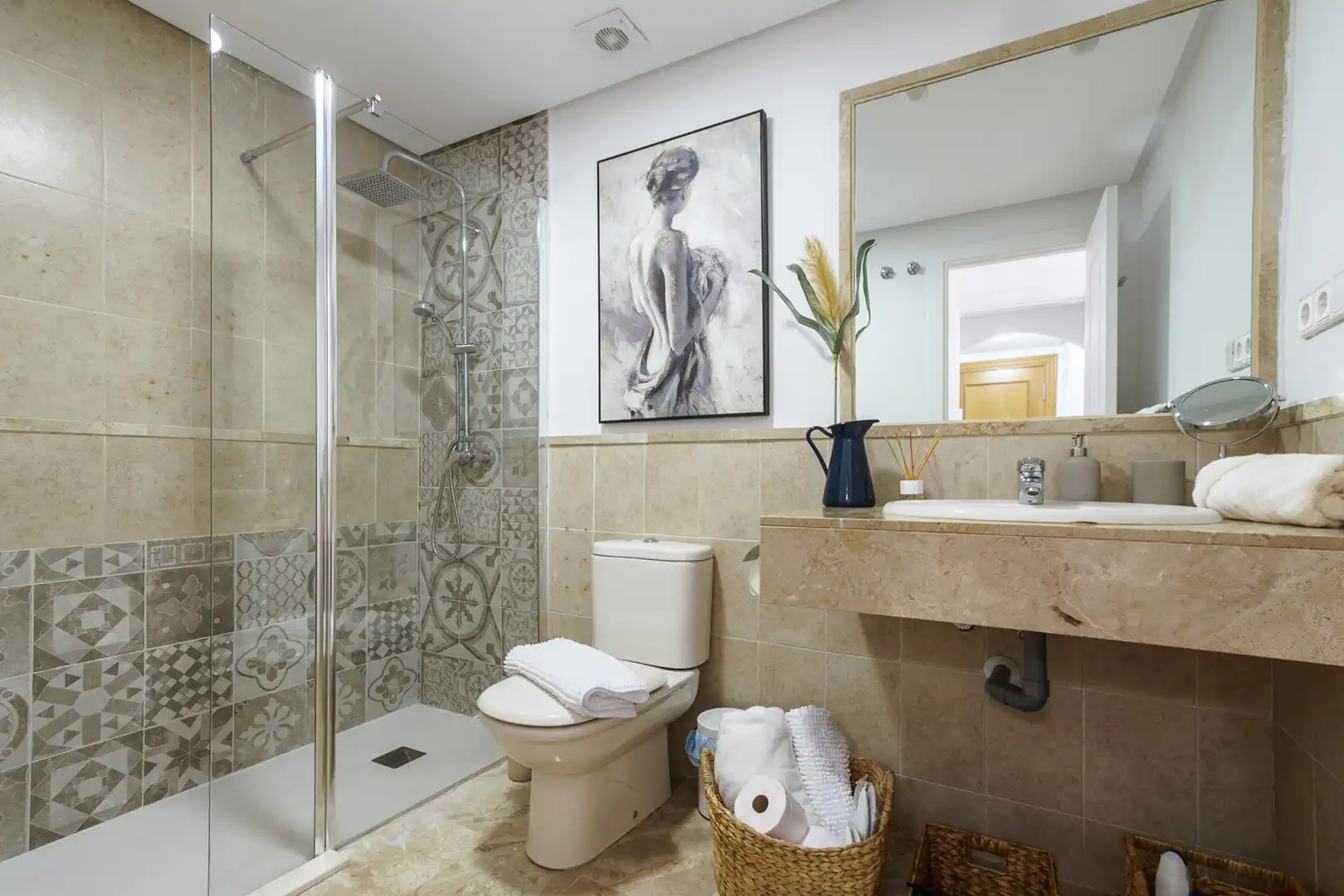 Baño de Planta baja de alquiler en Estepona con Aire acondicionado, Jardín privado y Terraza