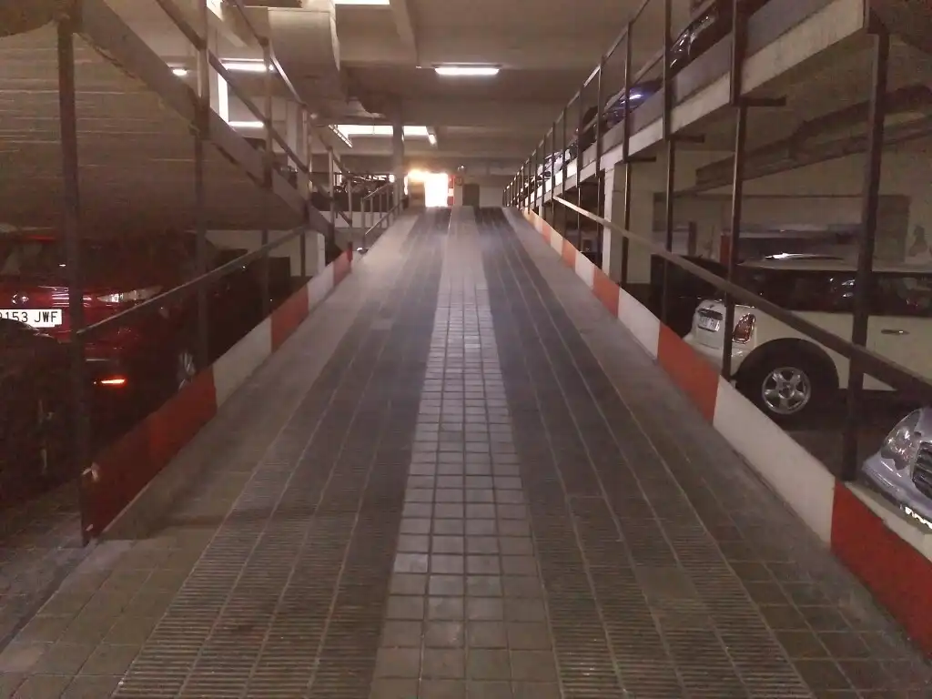 Einzelparkplatz zum Verkauf in Calle Meléndez Valdés, imagen 3