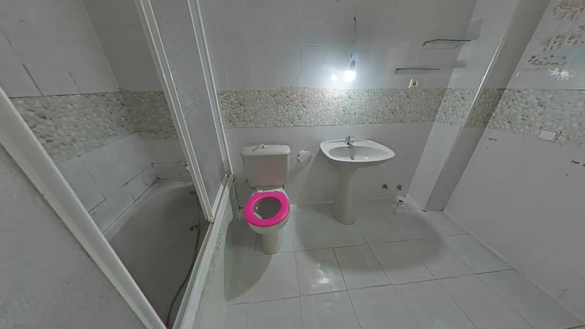 Bany de Casa o xalet en venda en Lora del Río amb Balcó