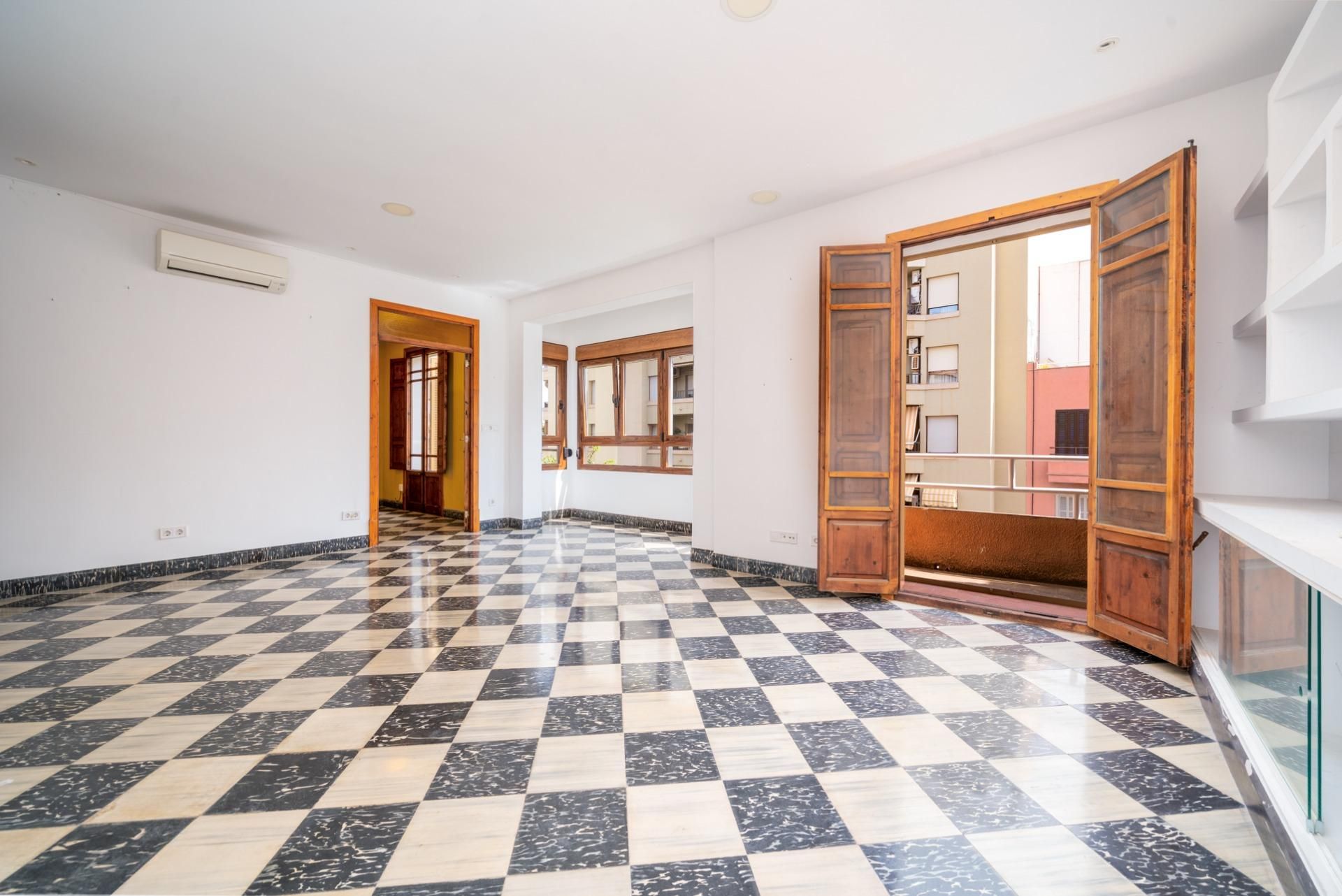 Flat for sale in  Palma de Mallorca  with Air Conditioner, Heating and Terrace