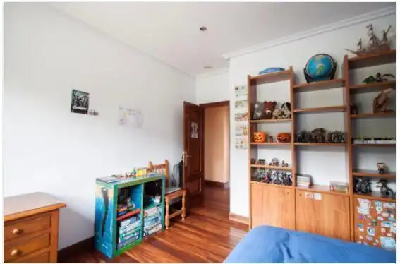 Dormitori de Casa adosada en venda en Donostia - San Sebastián  amb Jardí privat i Terrassa