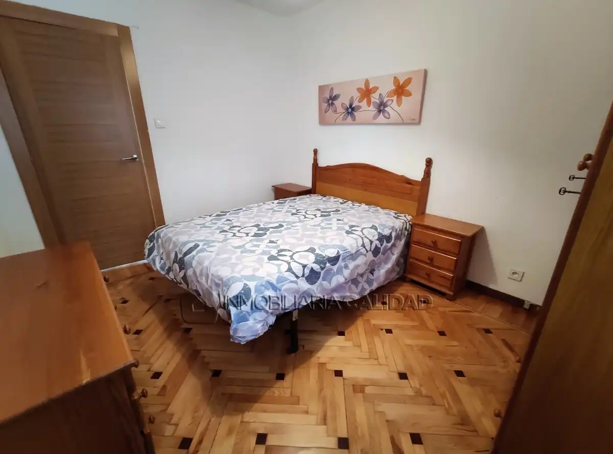 Bedroom of Flat for rent in Burgos  with Heating, Terrace and Storage room