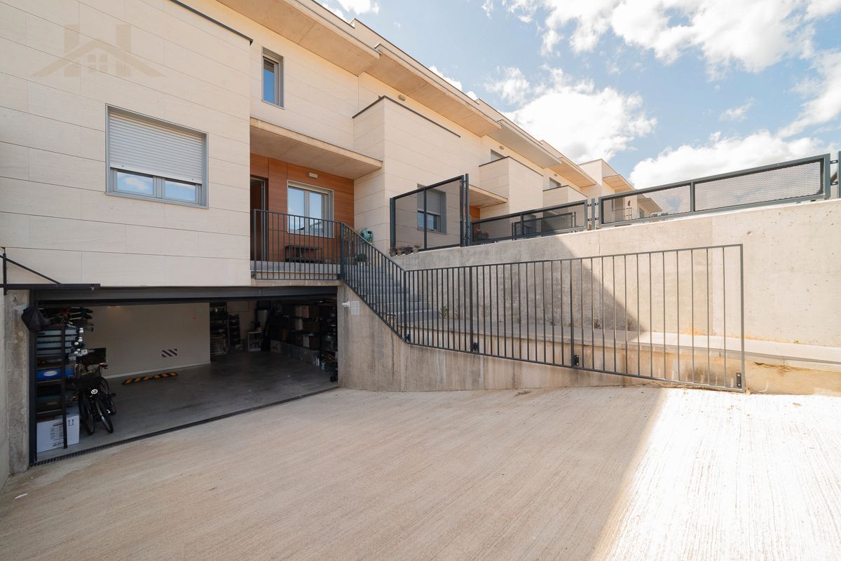 Exterior view of House or chalet for sale in Boadilla del Monte  with Air Conditioner, Heating and Private garden