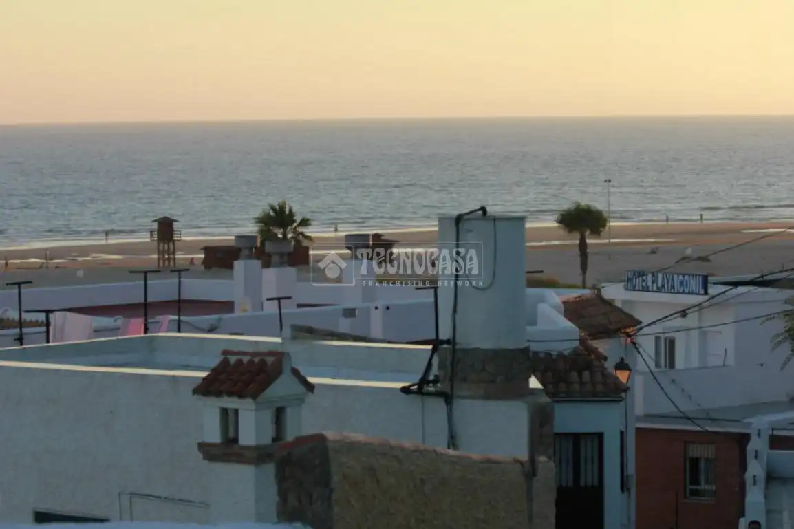 Vista exterior de Casa adosada en venta en Conil de la Frontera con Terraza