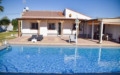 Vista exterior de Casa o xalet en venda en Chiclana de la Frontera