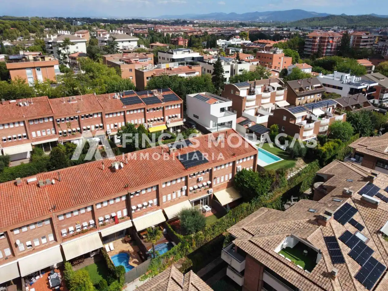 Vista exterior de Casa adosada en venda en Sant Domènec
