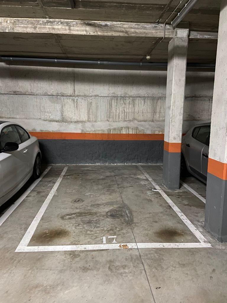Garatge de lloguer a Carrer de Jacinto Benavente, Canyadó