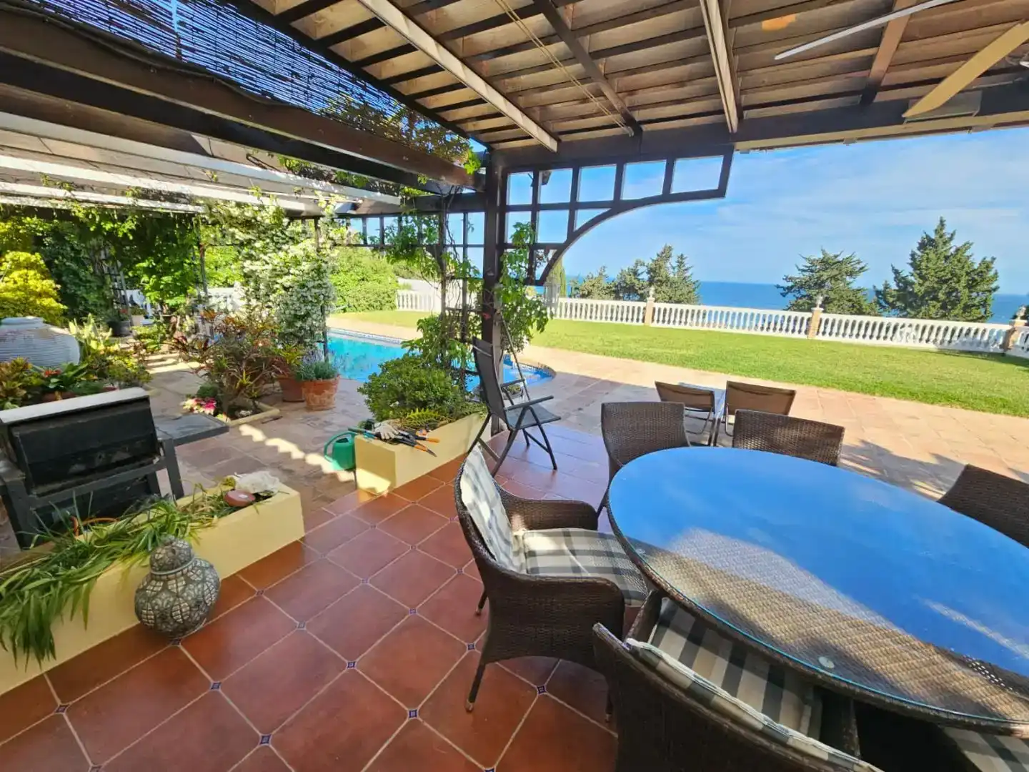 Terrasse von Wohnung zur Miete in Mijas mit Klimaanlage, Privatgarten und Parkett