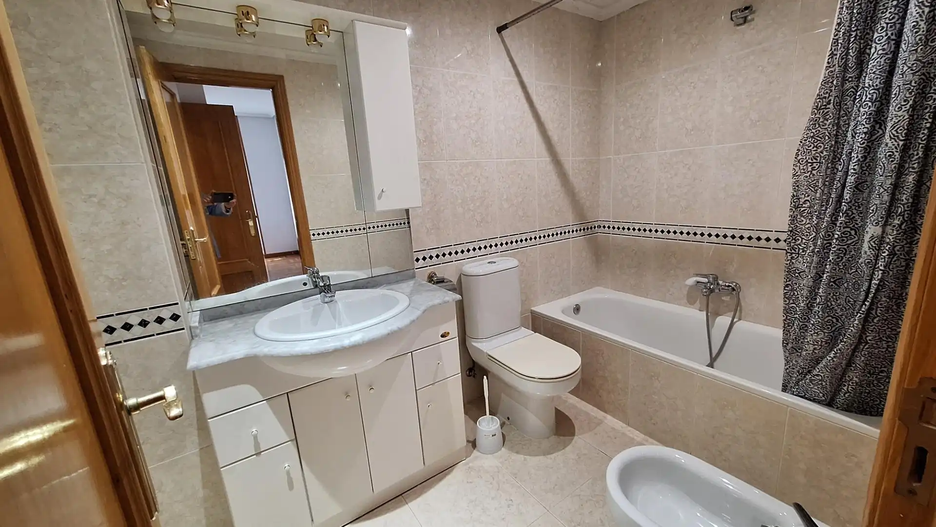 Baño de Piso de alquiler en Burgos con Calefacción