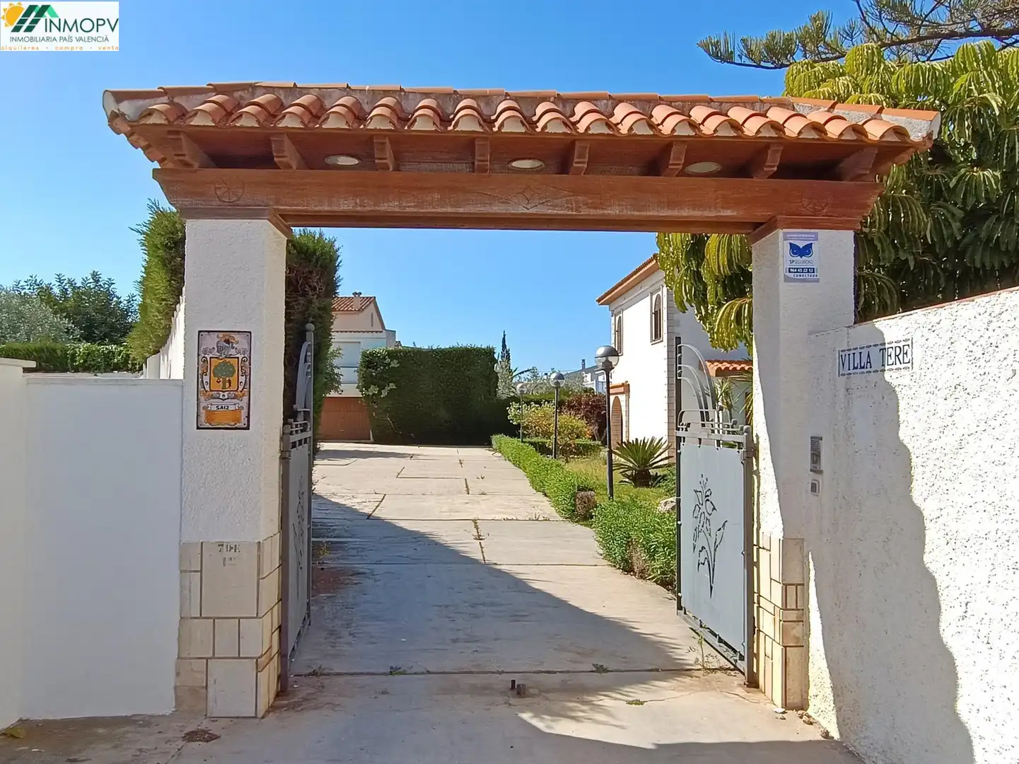 Vista exterior de Casa o xalet en venda en Vinaròs amb Jardí privat, Terrassa i Traster