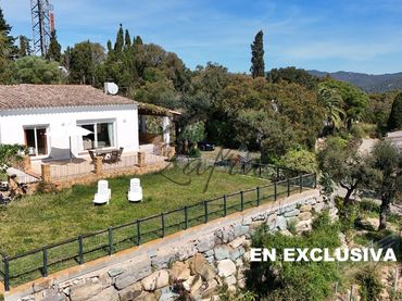 House with pool for sale in Carrer Carrer Àries