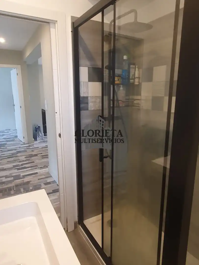 Baño de Piso en venta en Vigo  con Calefacción, Jardín privado y Amueblado