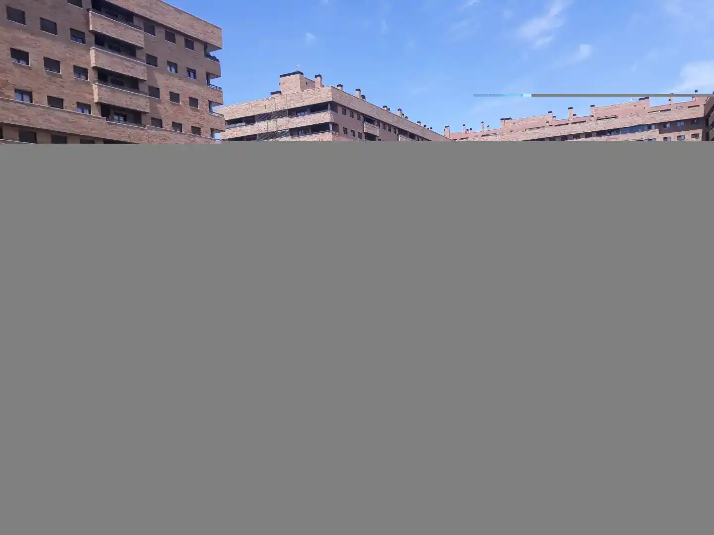 Vista exterior de Àtic en venda en Seseña amb Aire condicionat, Piscina i Balcó
