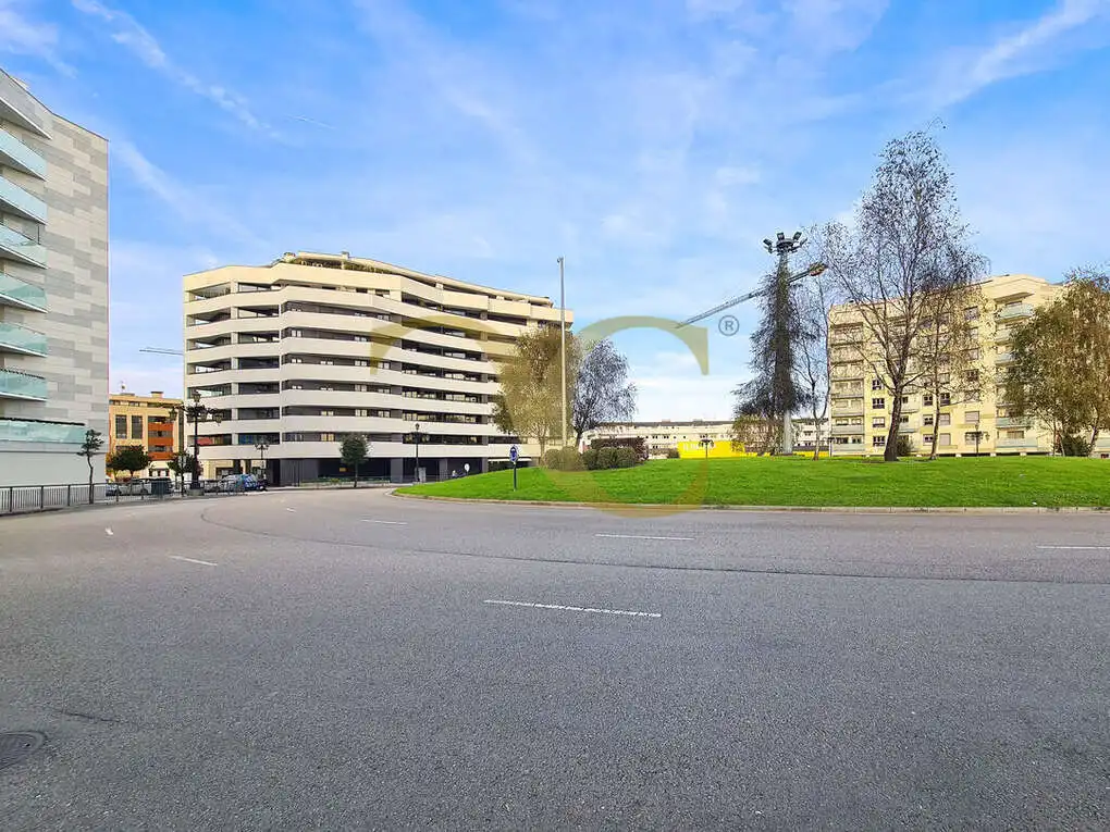Aparcament de Pis en venda en Oviedo  amb Aire condicionat, Calefacció i Terrassa