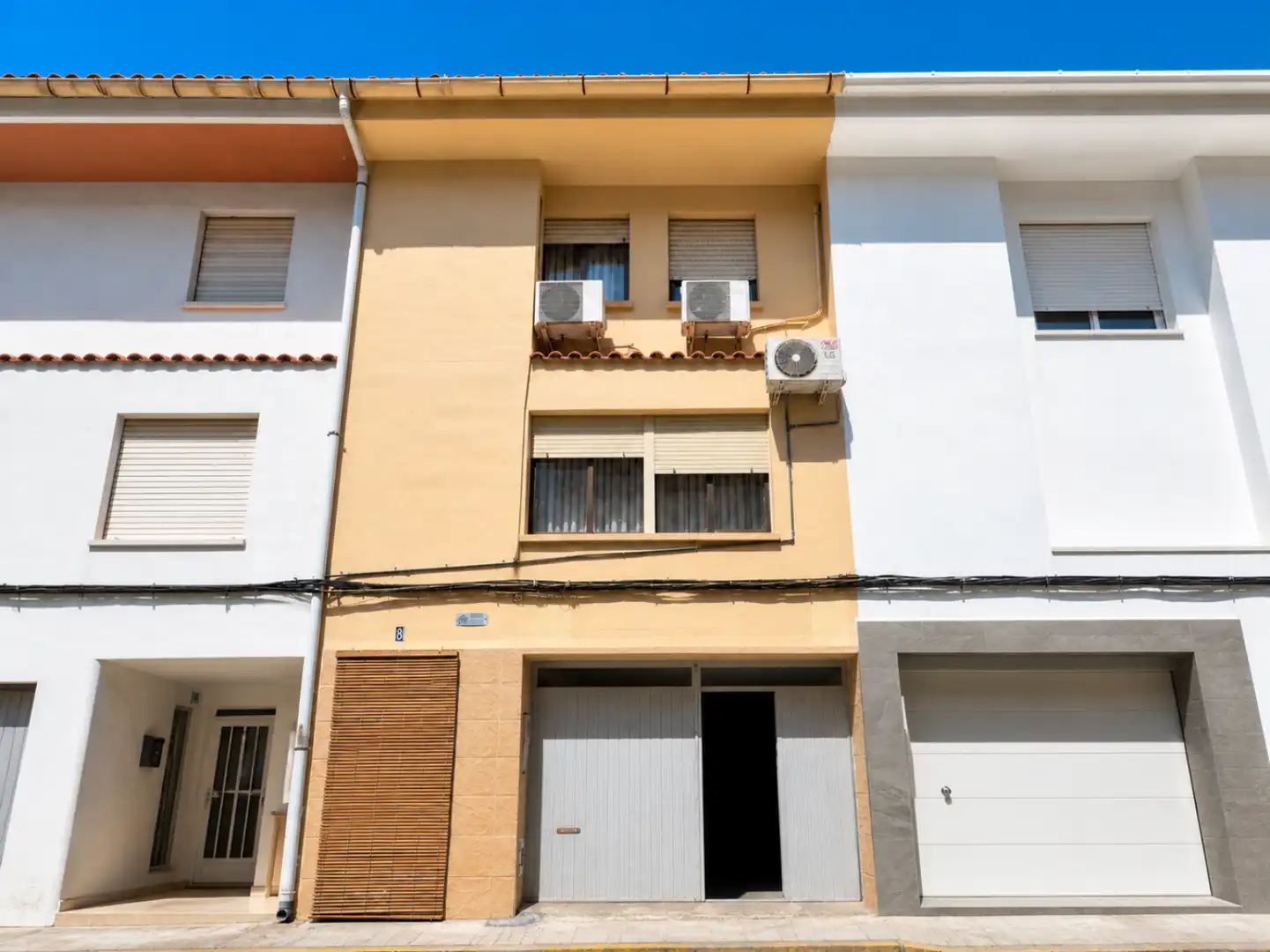 Vista exterior de Casa o xalet en venda en Enguera amb Aire condicionat, Terrassa i Moblat