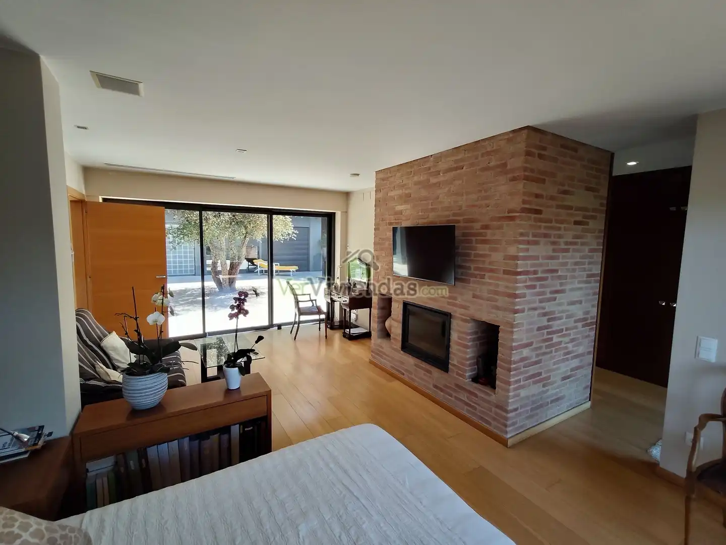 Sala d'estar de Casa o xalet en venda en Sant Cugat del Vallès amb Aire condicionat, Calefacció i Jardí privat